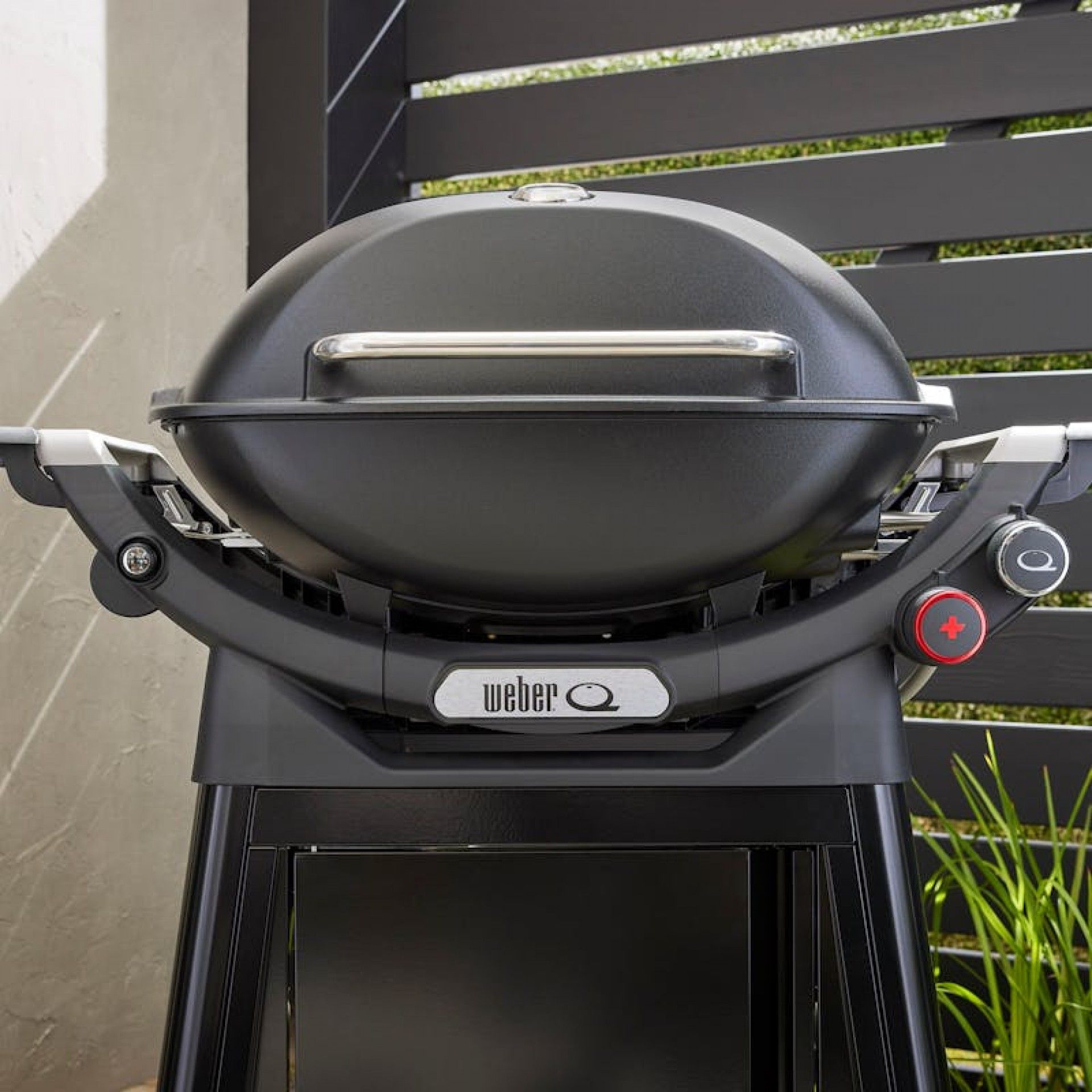 Barbecue Weber Q 2800N+ com Carrinho Premium